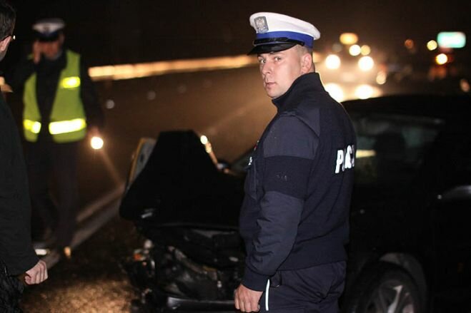 Wypadek autobusu z osobówką - jedna osoba nie żyje!