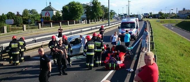 Ciężarówka zepchnęła osobówkę z drogi