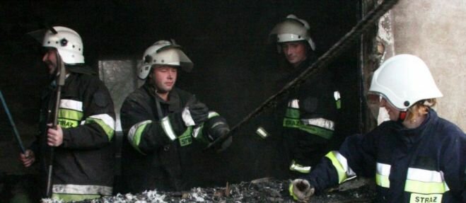 Spłonął w garażu. Ciało znaleźli strażacy.