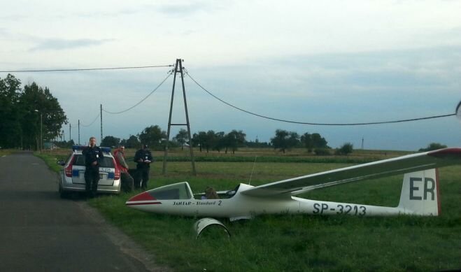 Szybowiec spadł w Osielsku - pilot żyje