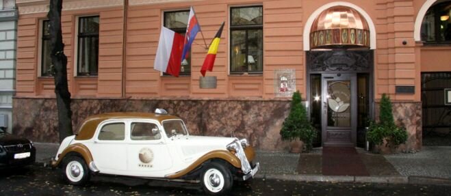 Kapitan Klos odwiedzi „Bohemę"