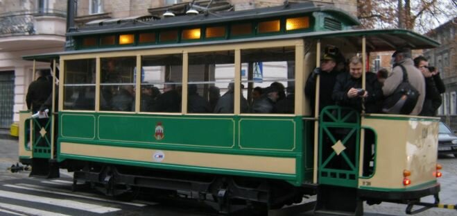 Zabytkowy Herbrand wypadł z torów