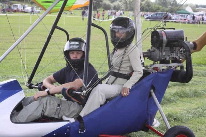 Charytatywny piknik lotniczy w Czarżu