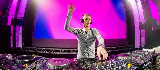 Organizator New Years Eve Special 2014 - Lukasz "Munder" Salamandra za konsoletą w trakcie Electik Music Festival w Poznaniu.