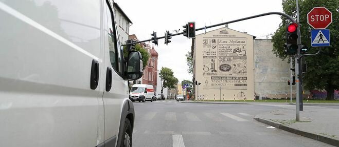 Zrobili reklamę w starym stylu, bo na tradycyjną nie było zgody