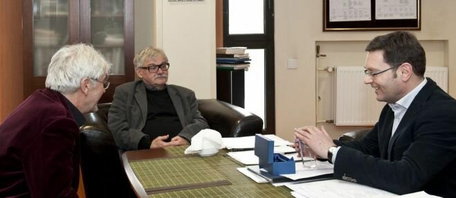 Rektor UKW zorganizował bal i wręczył statuetkę