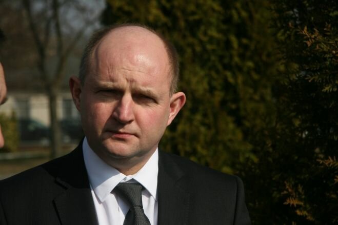 Marszałek zapowiada wznowienie lotów do Warszawy