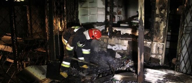 Pożar na Bartodziejach. Spłonęły dwa pawilony na targowisku!
