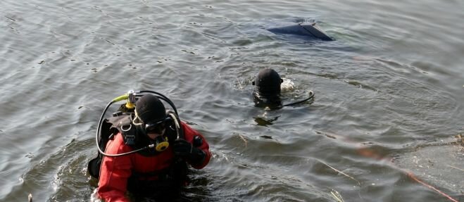 W okolicy portu przy ulicy Spornej wydobyto topielca