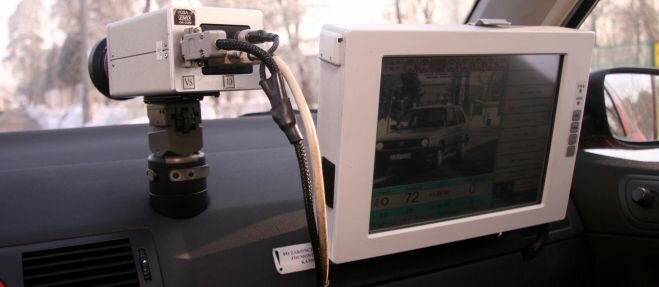 Czy policjanci w nieoznakowanych radiowozach łamią prawo?