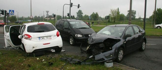 Zderzenie trzech samochodów na Fordońskiej