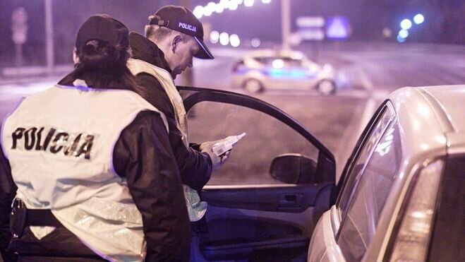 Próbował przekupić policjantów