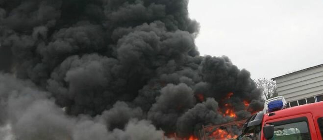 Gigantyczny pożar w Paterku. Płonęły zbiorniki po paliwie!