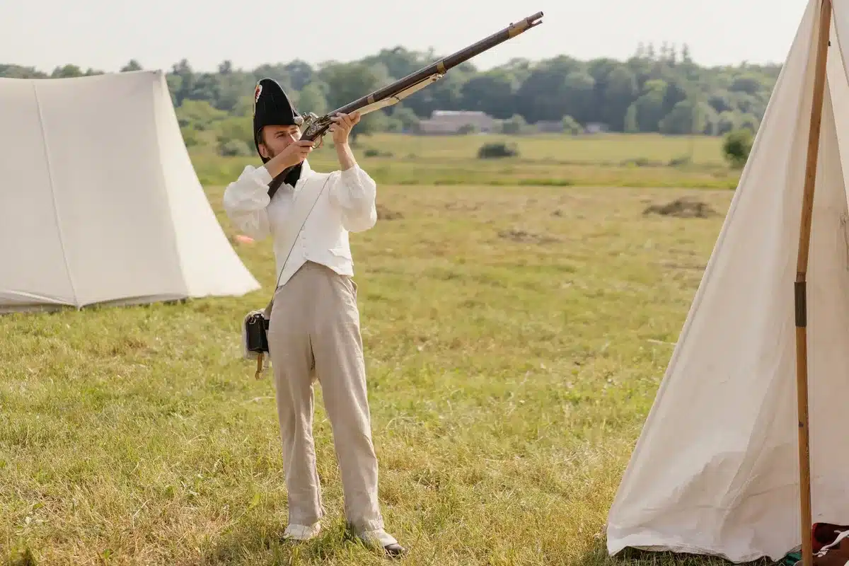Historyczne narzędzia artylerii i dokumenty z XVII wieku