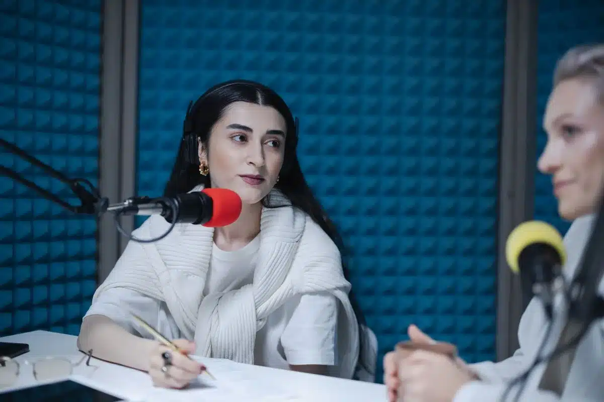 Mikrofon w studiu radiowym, ilustracja do sekcji o wypowiedziach polityka