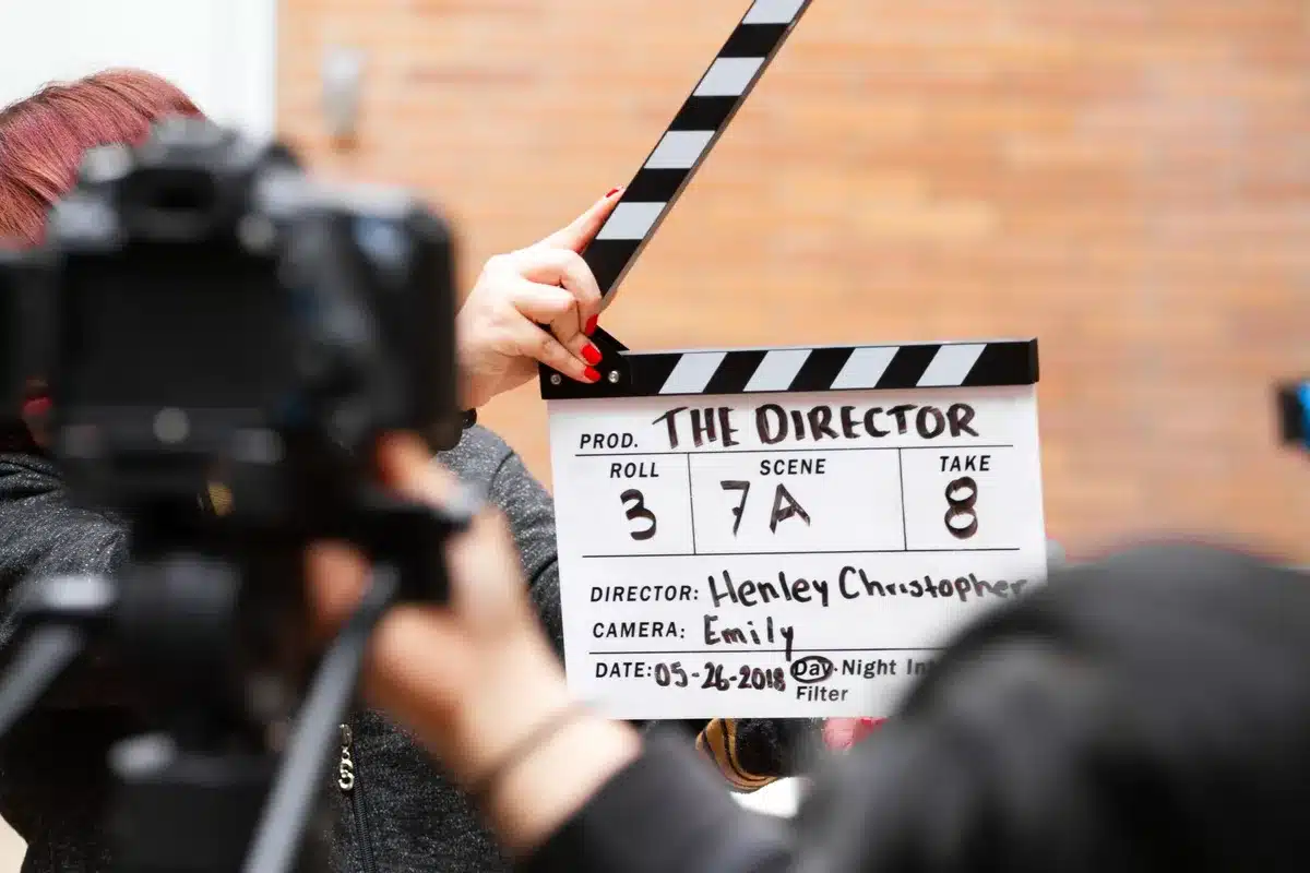 Reżyser i ekipa filmowa na planie produkcji kinowej