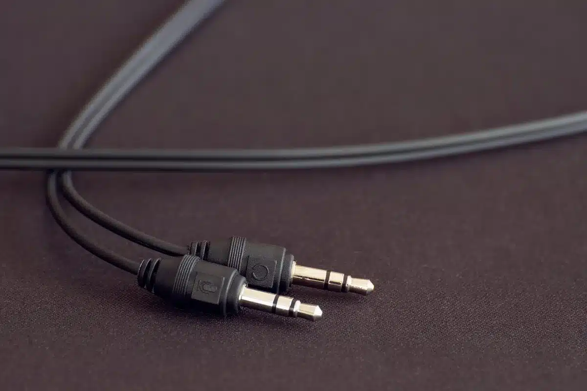 Mikrofon w studiu radiowym podczas emisji spotu