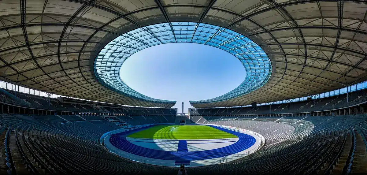 Ogrodzenie i prace remontowe przy sektorze stadionu