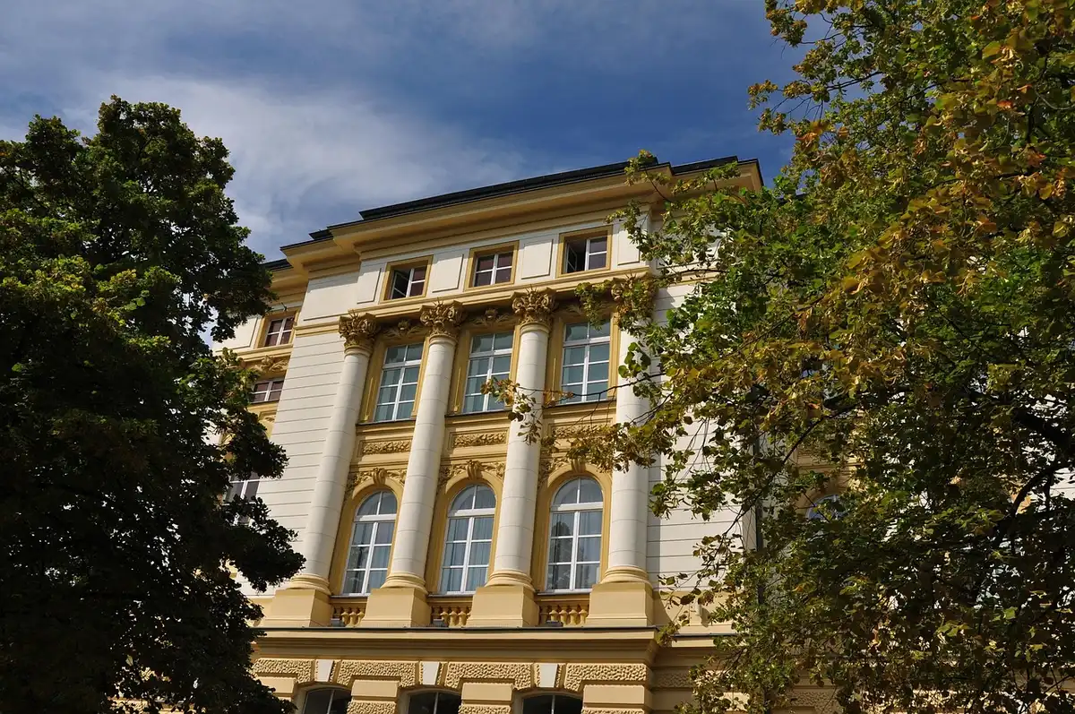 Schemat progów podatkowych z podniesionym pierwszym progiem i nowym progiem 24%