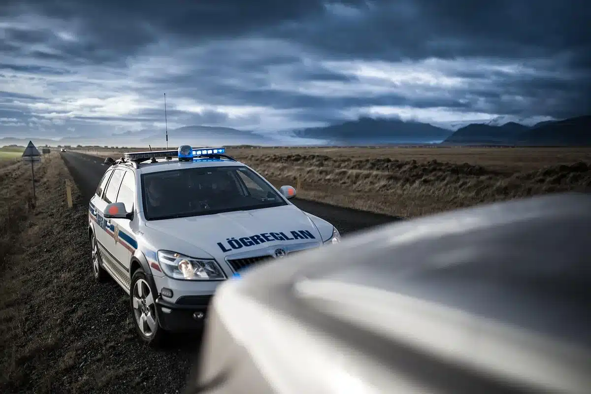 Komputer pokładowy pokazujący zużycie paliwa 5,7 l/100 km na trasie